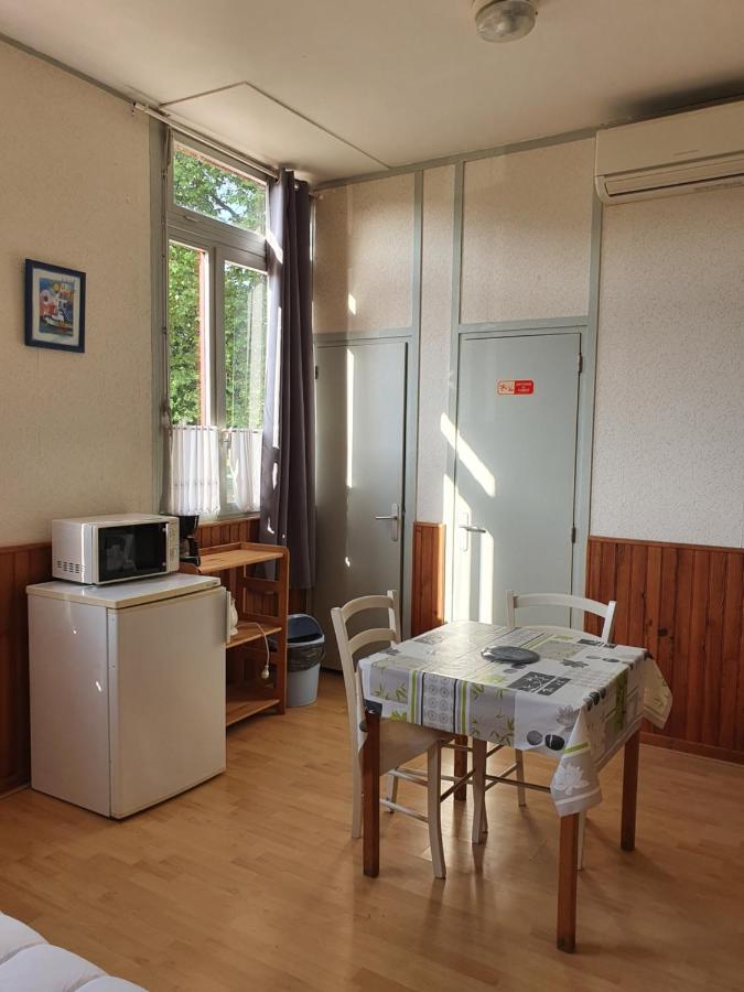 Camping Des 2 Rives- Chambres Etang-sur-Arroux Exterior photo